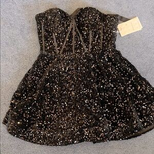Elegant Black Sequin dress. 25 inches from top to bottom. Size 6/8. NWT